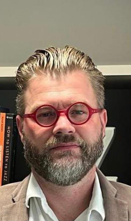 Dr. Eduardo Urban